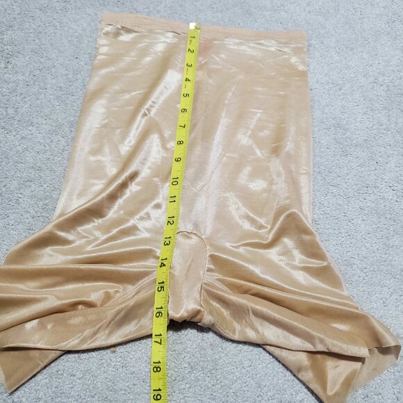 SPANX Skinny Britches Mid-Thigh Shorts Flat Seams Shapewear Beige Nude Womens XL - Picture 12 of 13